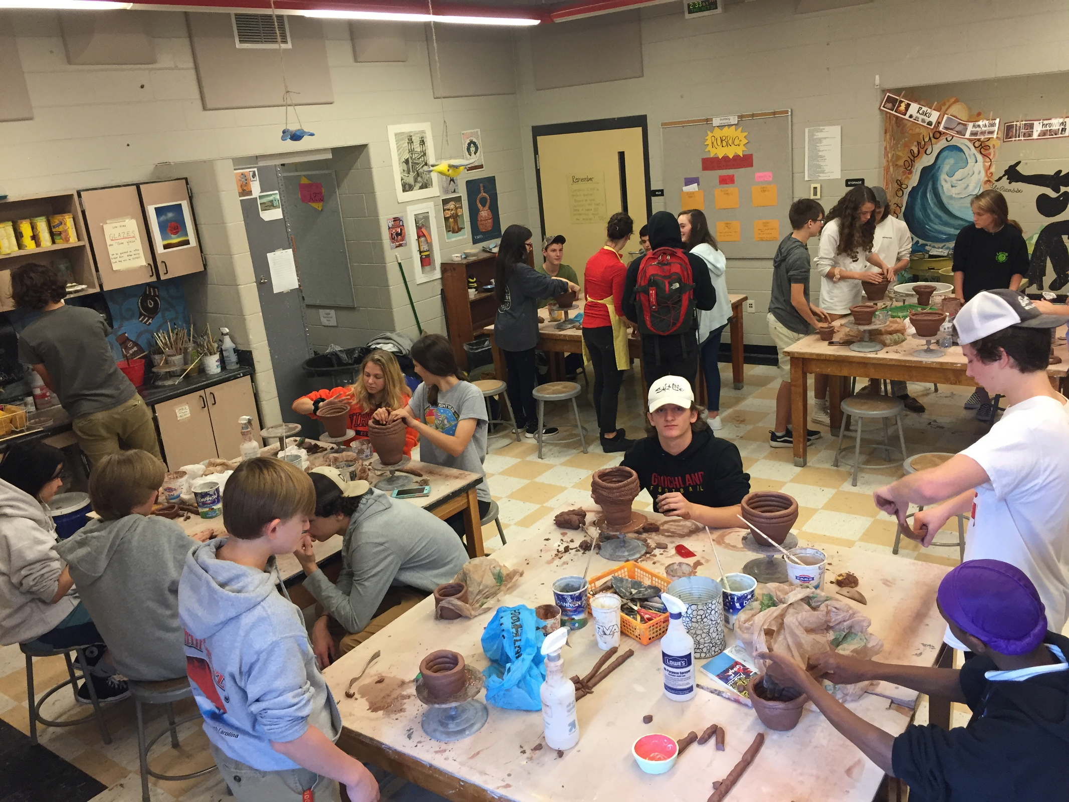 CrowdedFineArtsClass